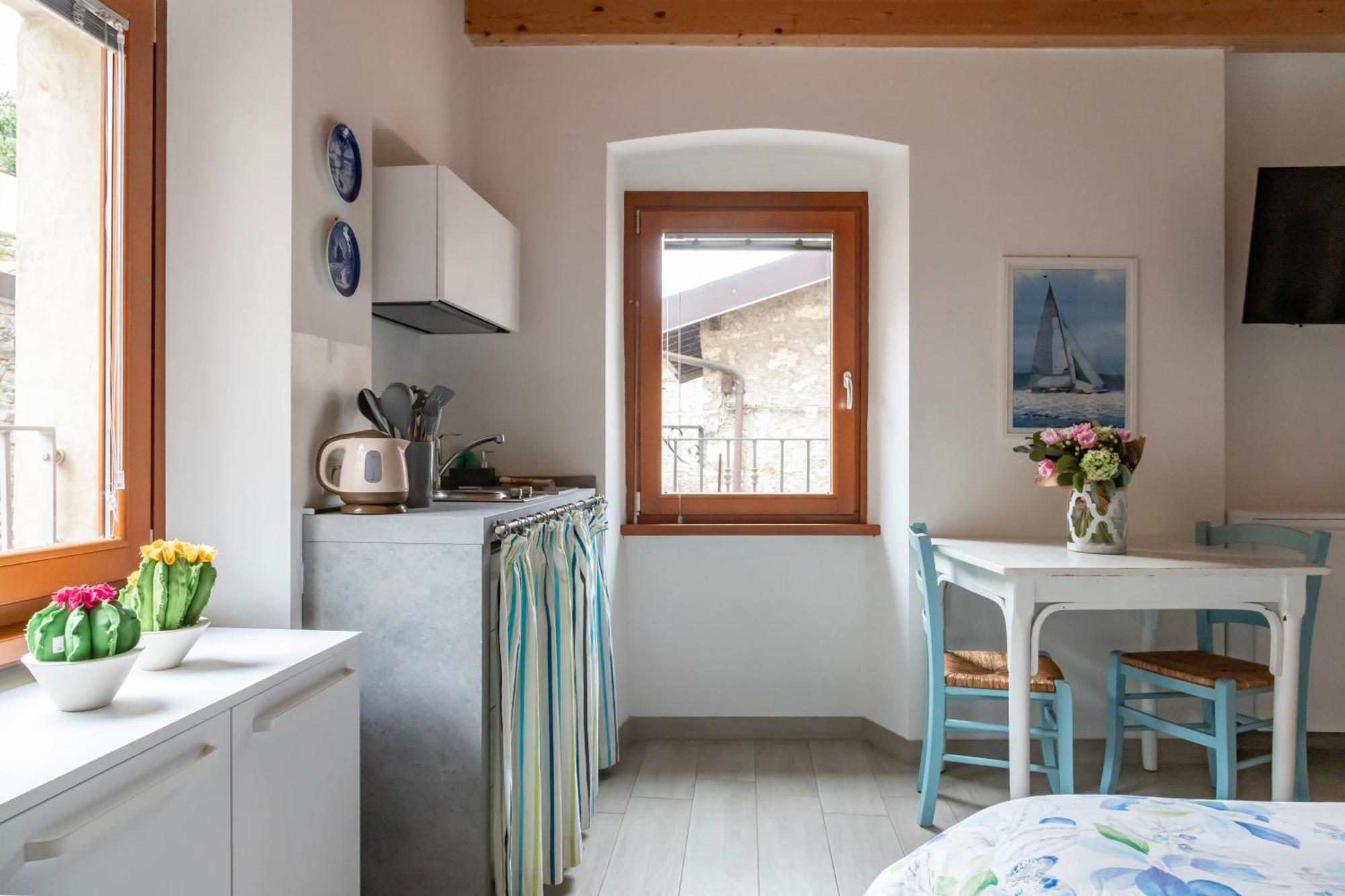 Aparthotel Ca De L'Angelon Brenzone sul Garda Zimmer foto